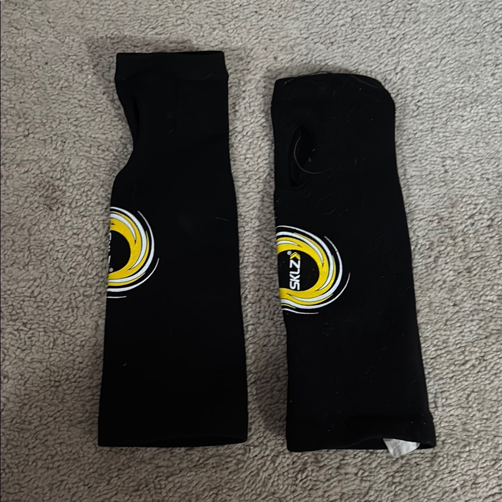 SKLZ Black and Yellow Arm Sleeves
